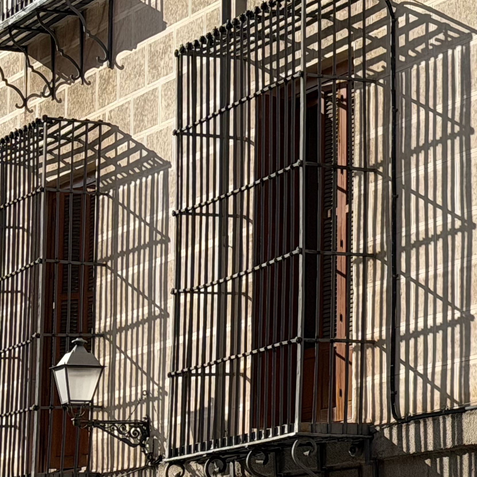 Gitter. Licht und Schatten.

#Madrid