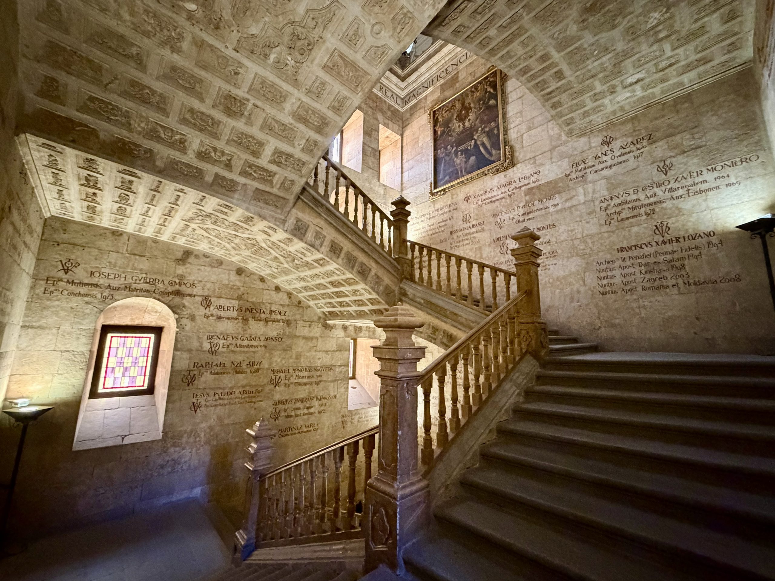 Escaleras.

#usal #salamanca #staircase